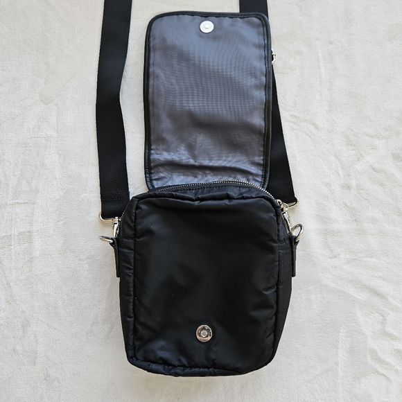 Levenger Adventure Black Utility Multi Pocket Crossbody Bag Messenger Travel - Picture 3 of 9